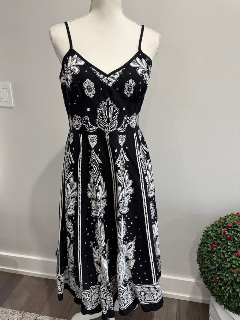 Magic Black & White Paisley Midi Slip Dress Sz M